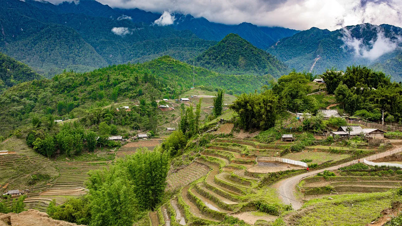 The Ultimate Guide to a Tour in Bici Sapa: Pedaling Through Sapa’s Emerald Heartland